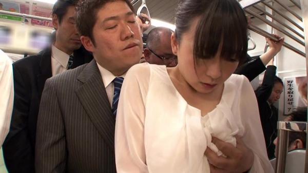 【着衣乳揉みエロ画像】これが痴漢の背徳感！？着衣のうえからおっぱい揉むと強烈に興奮するんだがｗｗｗ その6