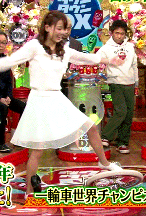 【TVパンチラエロGIF画像】テレビに映った芸能人のきわどい股間www放送事故寸前のパンチラGIF画像wwww その10