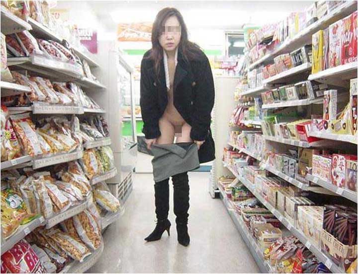 【コンビニ露出エロ画像】コンビニの深夜バイトがこんなにおいしい職業だとは知らなんだｗｗｗｗｗ その3