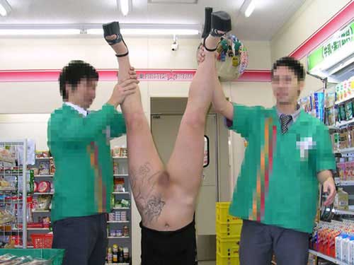 【コンビニ露出エロ画像】コンビニの深夜バイトがこんなにおいしい職業だとは知らなんだｗｗｗｗｗ その13