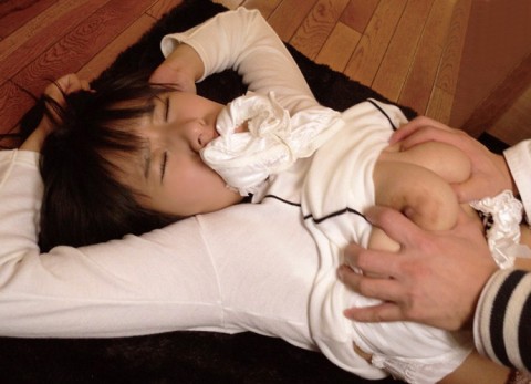 【陵辱エロ画像】これ…最高の屈辱だろｗｗｗ口の中に自分が履いてたパンツ突っ込まれうぇっ！ってなってる女の子ｗｗｗｗ その9