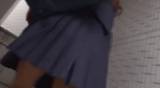 【パンチラ盗撮エロGIF画像】これってガチじゃね？女の子のパンチラを盗撮してるエロGIF画像の臨場感がハンパねーｗｗｗｗ その1