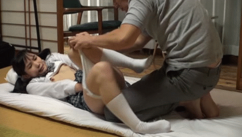 【レイプGIF】悲報！ワイ、レイプ犯が抵抗する女の子のパンツを剥ぎ取る瞬間が好きすぎて辛いｗｗｗ犯罪を犯してしまいそうｗｗｗ その1