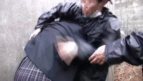 【レイプGIF】悲報！ワイ、レイプ犯が抵抗する女の子のパンツを剥ぎ取る瞬間が好きすぎて辛いｗｗｗ犯罪を犯してしまいそうｗｗｗ その4