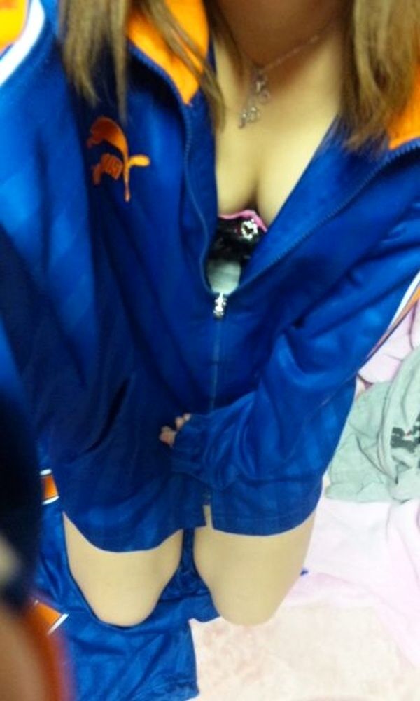 【JKおふざけエロ画像】学校の中でも外でも…下品に騒ぐ女子高生のおふざけエロ画像ｗｗｗ その2