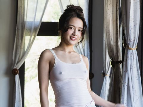 向井藍のオトナの色気が桁違い…成熟した身体がエロすぎる撮り下ろしヌード画像