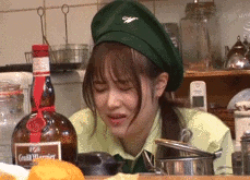 接客中の女性店員さんがバイブ挿れられメス堕ち！？仕事中に犯されてしまう痴漢GIF画像